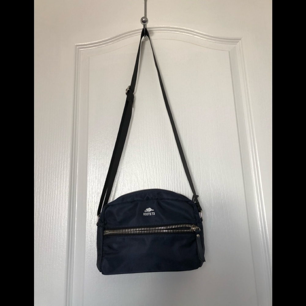 Crossbody bag by:roots